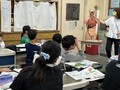 人体模型に興味津々です