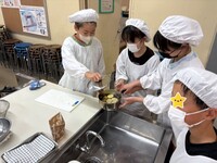 ガスをつかって茹でます