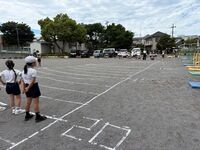 ボール投げのライン　距離を測定するための目印です