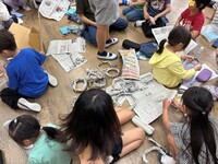 最近は新聞紙を集めるのに苦労するそうです
