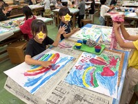 どろどろ絵の具の感触が気持ちよさそうです