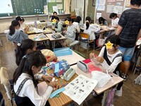 手芸クラブ　集中して作っていました