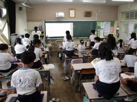 机の上で落語の練習をしていました(4年国語)