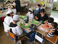 小さなお子様と一緒に弁当持参で参加してくださいました