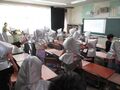 防災頭巾をかぶってシェルターを作ります