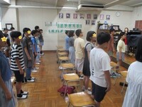 夏休み明け初の合唱(校歌)(6年生)