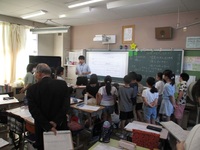 大学から指導の先生が見に来られます