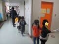 グループに分かれて移動します