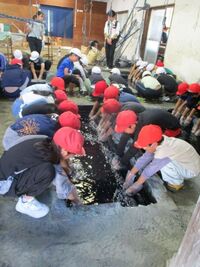 伝統的な藍染めを体験