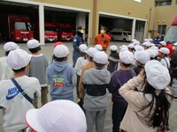 戻ってきたばかりの特別高度救助隊の隊長さん(オレンジの服)