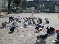 何をしているのだろう、と近づいてみると