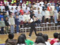 バイオリンを弾きながら風に登場(6年生)