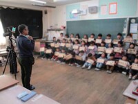 ボードを隠さないように持ってね