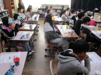 手鏡、タオル、歯ブラシなど用意し実践します