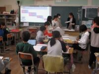 先生からメッシュが配られます。ワクワクがとまりません。