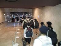 終了後、外に楽器を運びます