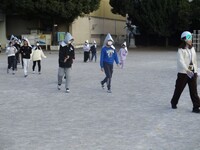 校舎から避難し決められた場所に並びます