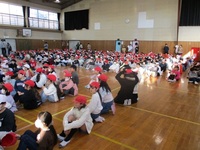 帽子の色で回答します