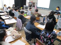 体育のグループでは、発表の方法について考えていました