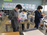 (理科)実験の準備は楽しそうです