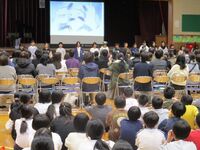 国語では「きつねの窓」を群読しました