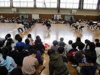 お礼のパフォーマンスは各学年に向けて(6年生)