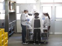 ごま塩の個数を数えています