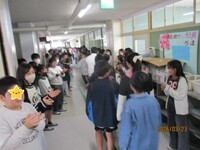 大きな拍手で見送られます