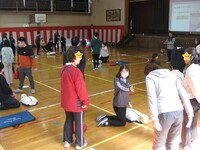 心肺蘇生法の訓練です