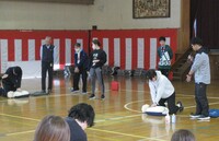 人形を使って訓練をします