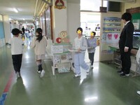 新しい教科書をとりに行きます