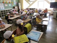 帰りの支度の練習をします。何事も練習です。