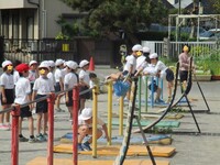 鉄棒です　ぐるんぐるん回っていました(2年生)