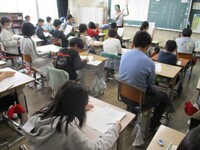4組　注意点を説明していました