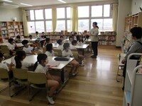 図書室の使い方を学びます(4年)