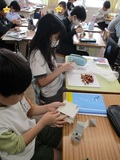 箱の中に1㎝四方の積み木がいくつ入るかな(5年)