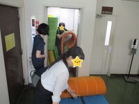 エレベーターに載せます