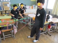 テープがレーザー光線だそうです