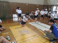 助走なしで跳びます