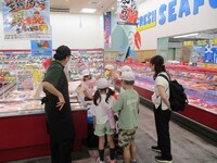 どんな物が並んでるのかな?