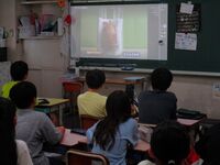 幼虫からサナギに変わる瞬間です