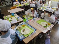 久しぶりの給食、うれしいです!
