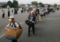 保護者の皆様、お見送りありがとうございます
