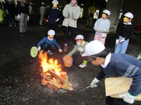 火起こしの方法を班で考えます