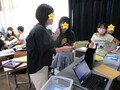 子どもたちは個別にGS専科に質問し内容を深めます