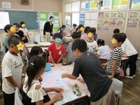 付箋をカテゴリー別に整理しながら意見交換