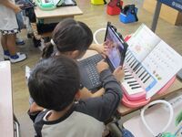 動画を見ながら振り返りをします